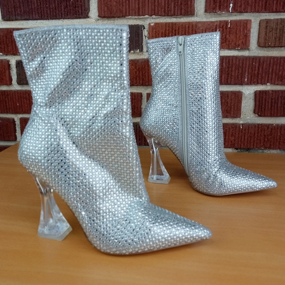 NWT Steve Madden 'Vivy' Dressy Rhinestone Boot in Silver - Picture 4 of 8